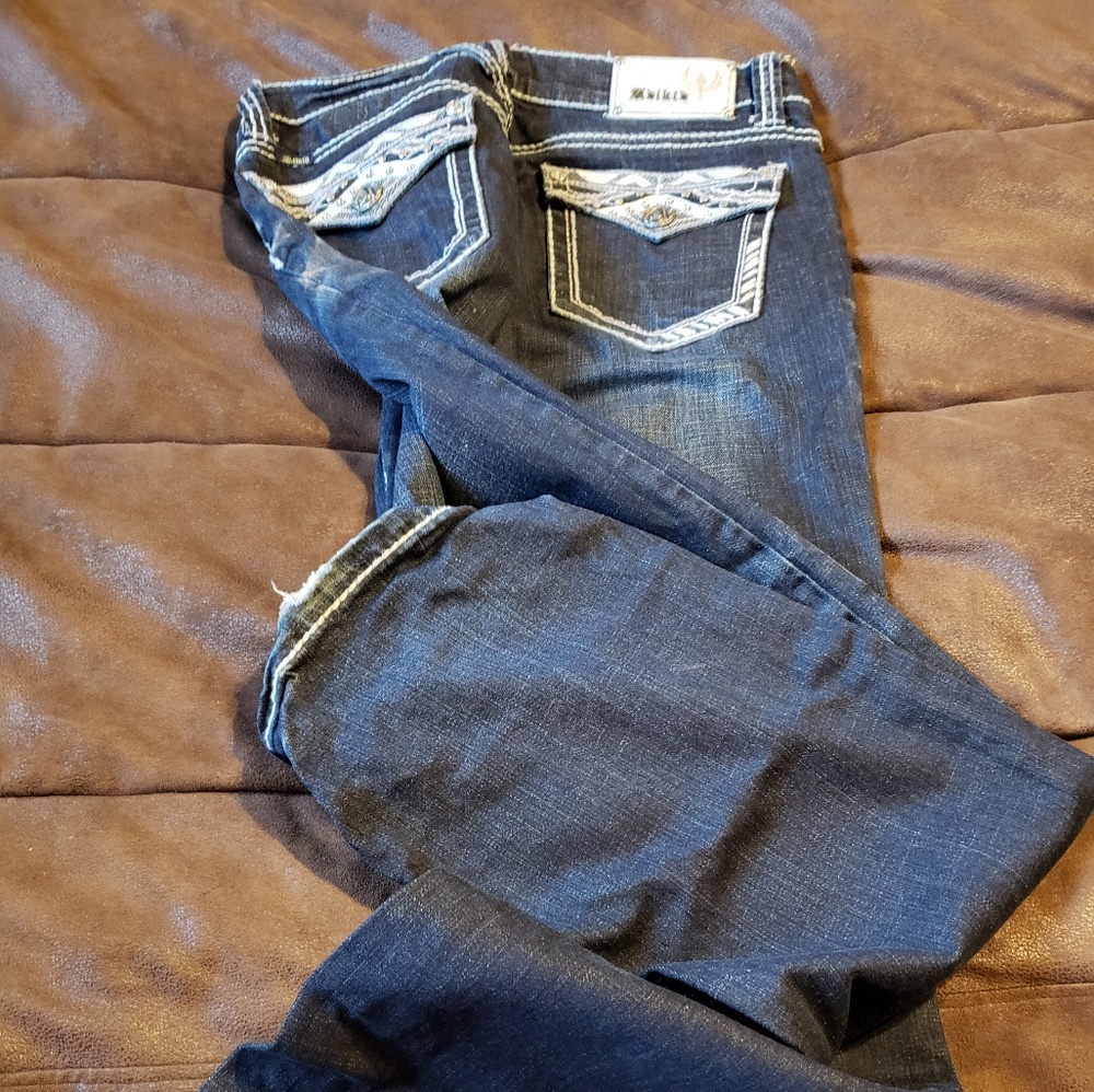 Adikto Jean's